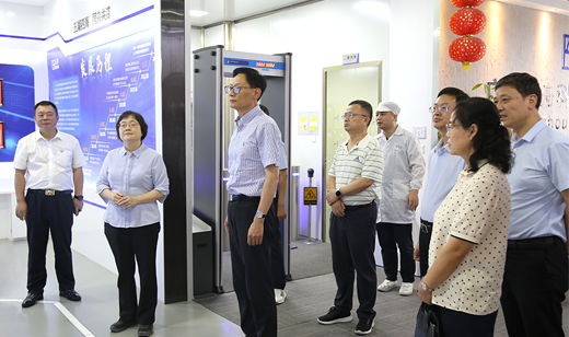 徐州市人大常委会副主任赵立群等领导一行莅临广电五舟考察调研