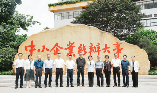 广东省关工委主任林木声一行莅临广电五舟调研指导工作